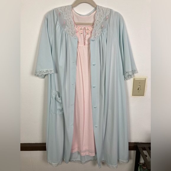 Other - Vintage 2 Piece Set Baby Pink Baby Blue Delicate Floral detail